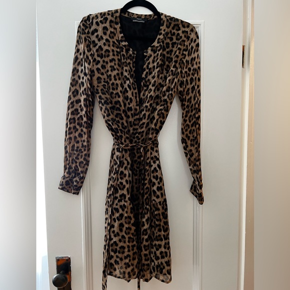 Leopard print dress with belt size 6 - Picture 1 of 3